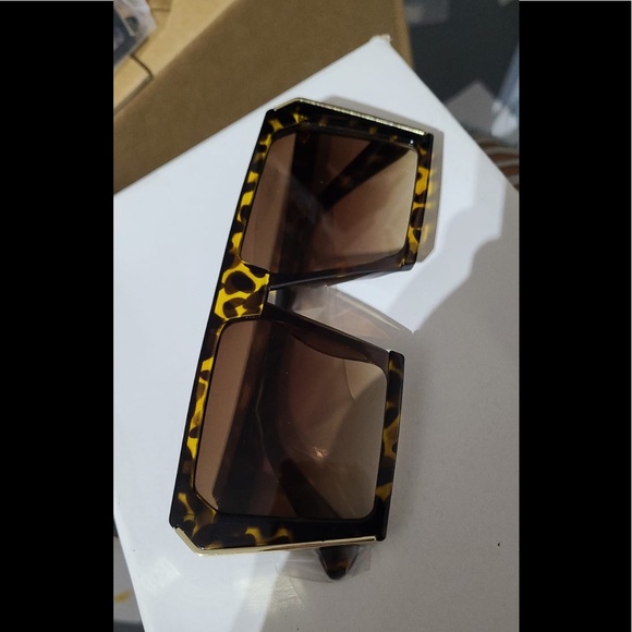 anti-glare lenses can block 100% of both UVA and - Picture 2 of 4